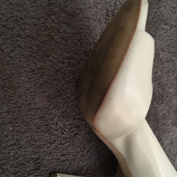BCBG 9B white opened toe 4 1/2" heel - Picture 1 of 2